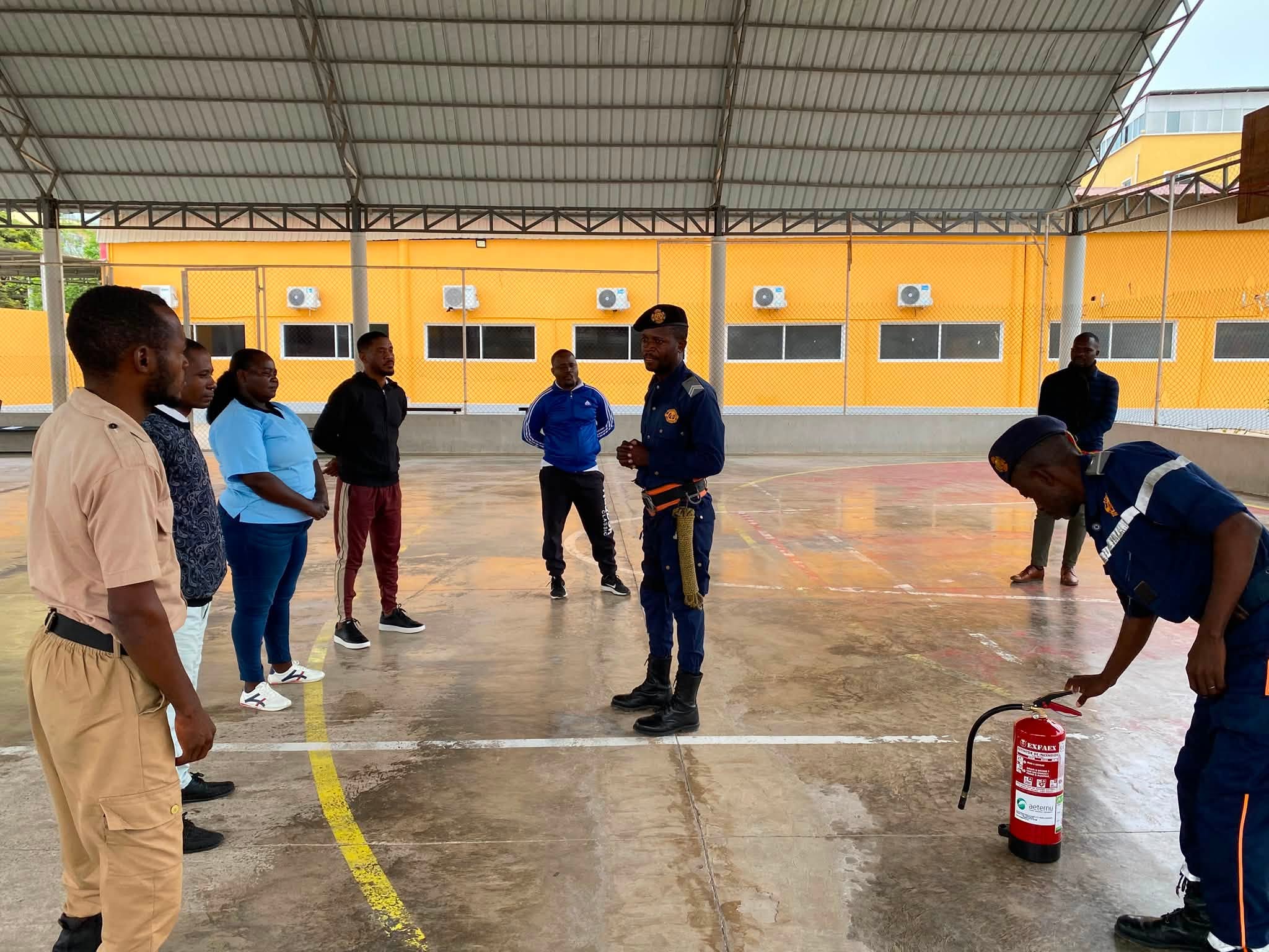 Foto da notícia ISPM E SERVIÇO DE PROTECÇÃO CIVIL E BOMBEIROS PROMOVEM FORMAÇÃO EM PREVENÇÃO E EXTINÇÃO DE INCÊNDIOS