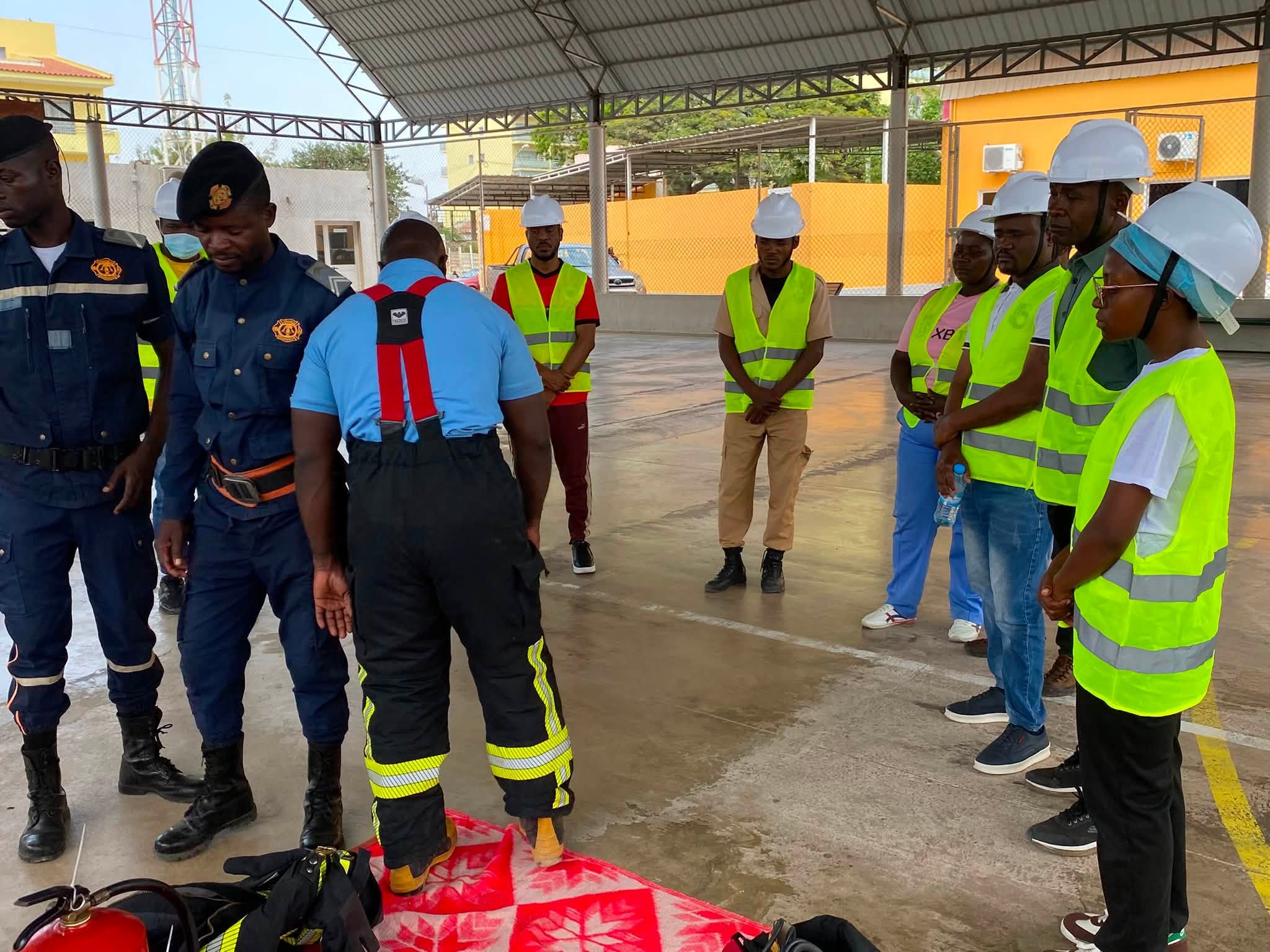 Foto da notícia ISPM E SERVIÇO DE PROTECÇÃO CIVIL E BOMBEIROS PROMOVEM FORMAÇÃO EM PREVENÇÃO E EXTINÇÃO DE INCÊNDIOS